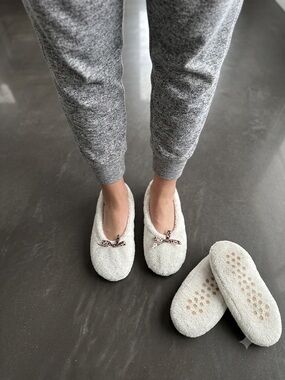White Fuzzy Ballet Slipper Socks with Leopard Bows Size M (5-9)